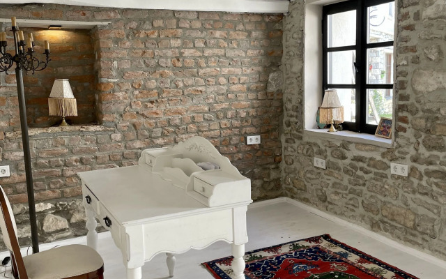 1870 Tas Konak Otel Sanat Sokagi