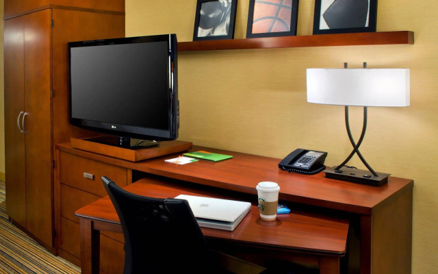 Courtyard by Marriott Newark Downtown