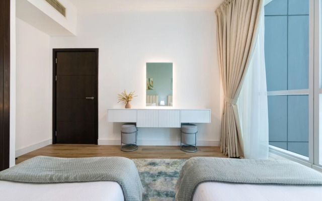Maison Privee - High-Floor Trendy Apt w/ Marina, Palm & Ocean Vws