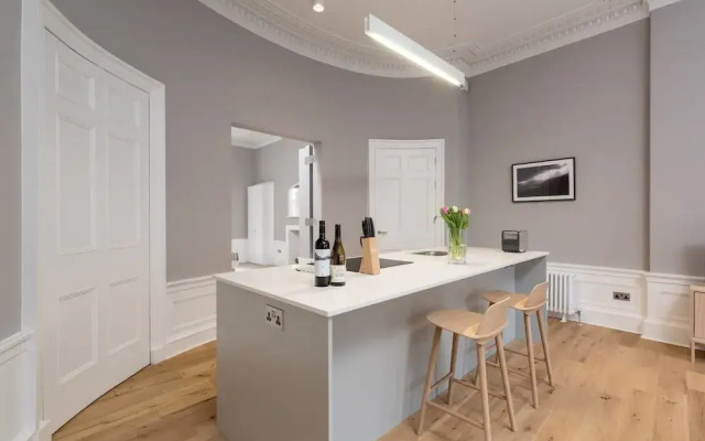 Torphichen Street 5 Star Luxury Apartment