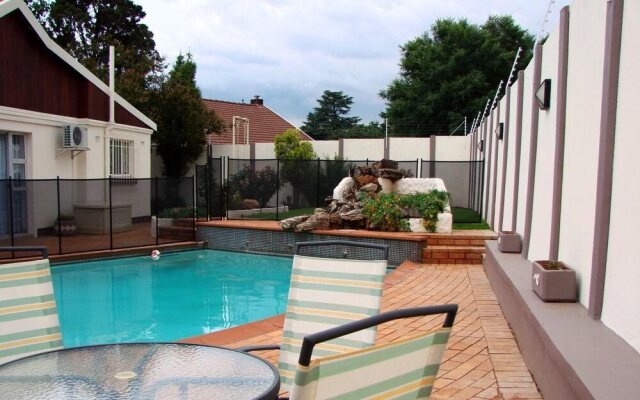 17 on 13th Guest House