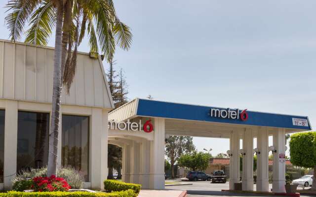 Motel 6 Claremont, CA