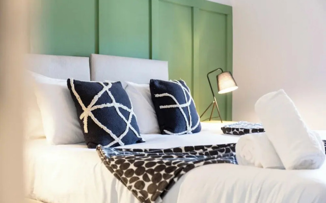 The Annick Suite No.2