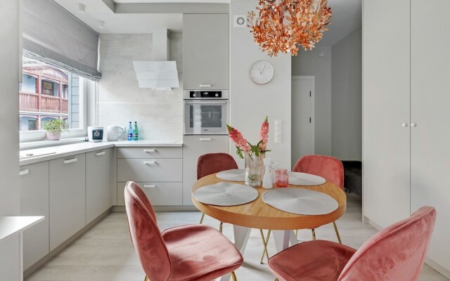 Lion Apartments - Pink i Mustang Studio