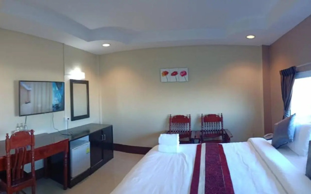 Submukdaphoomplace Hotel