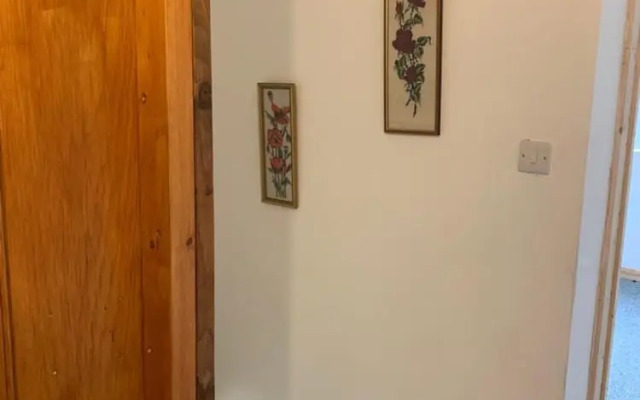 One Lovely Apartmt 1 Double & 2 Camp Beds