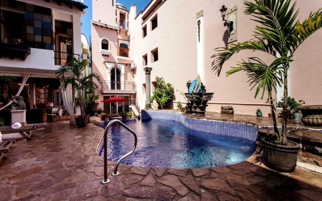 Garlands del Rio Riverside Boutique Hotel
