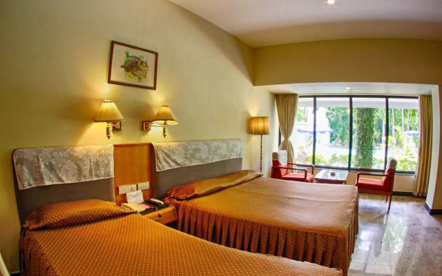 Hotel Parisutham