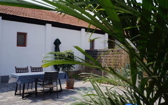 Tingqian Yuanhou Hostel