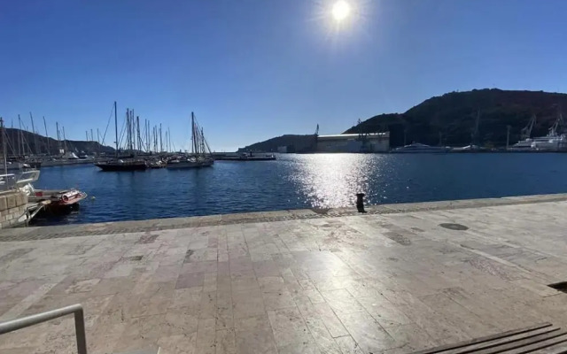 Stylish 2-bed Apartment Overlooking the Fairways