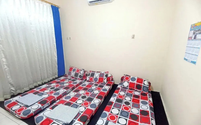 Bahagia Sederhana Home Stay - Hostel by ZUZU