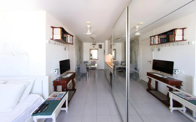 Astoria Studio for Beach Holiday