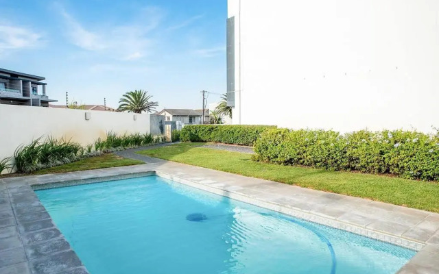 Beachfront 2 bedroom with swimming pool, Blouberg