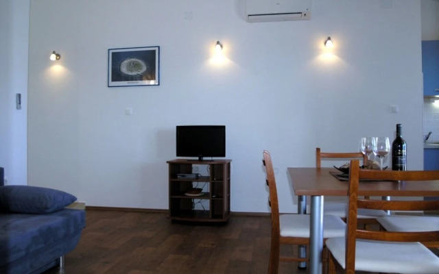 Aurelius - Relaxing With Gorgeous View - A3 Maja