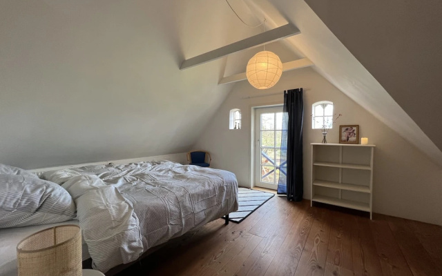 Lake View Apartment