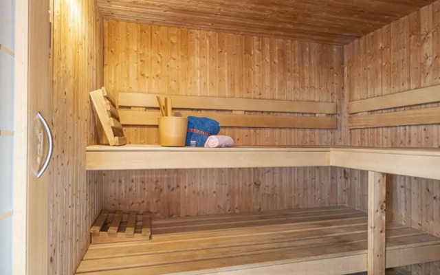 Quiet Villa with Hot Tub & Sauna