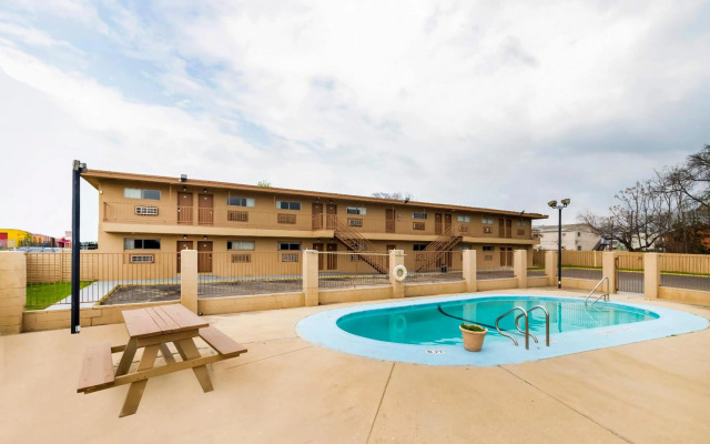 Oyo Hotel San Antonio Lackland AFB/Seaworld Hwy 90 W