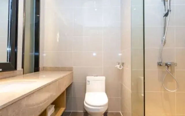 City Comfort Inn Hotel (Wuzhou High-speed Railway South Station Canghai Park)