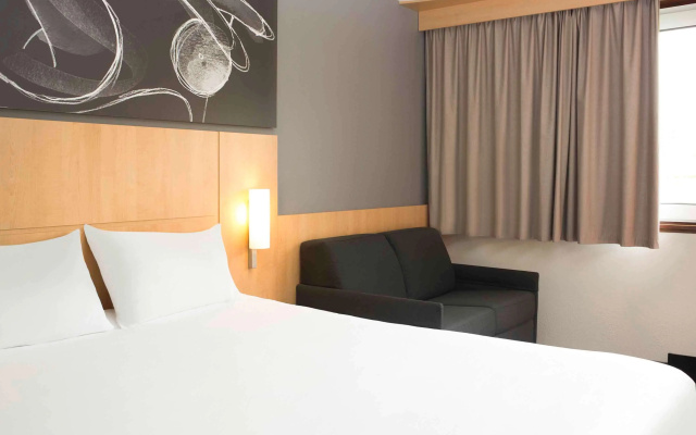 Ibis 3 Lacs Neuchatel Hotel – Guest Rooms – La Tene