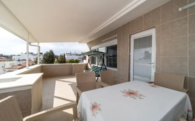 Spacious and Central Apartment near Lara Beach in Muratpasa, Antalya
