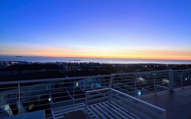 2 Dolphin Ridge , Bloubergstrand