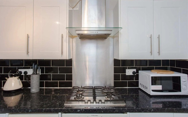 Contemporary 1 Bedroom Flat in Camberwell Oval