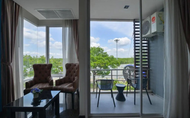 The River Scene Hotel