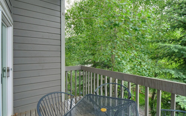 Chillside Chalet: Modern West Vail Townhouse!