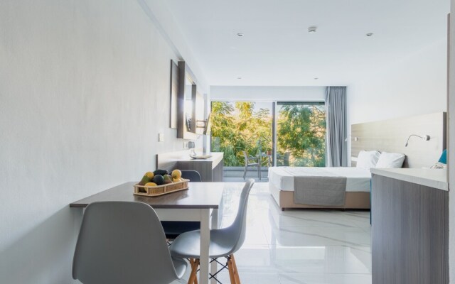 Rio Gardens - Bright Studio w Shared Pool