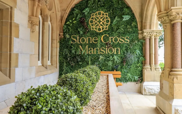 The Lucy Suite Stone Cross Mansion