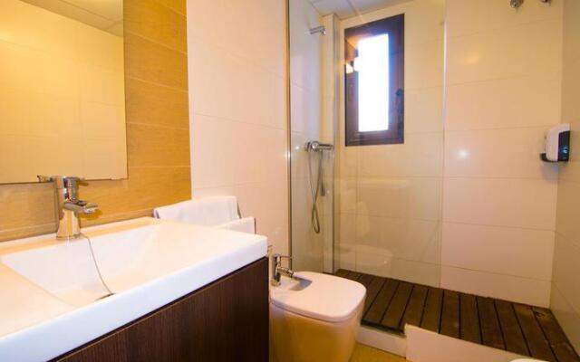16:9 Playa Suites