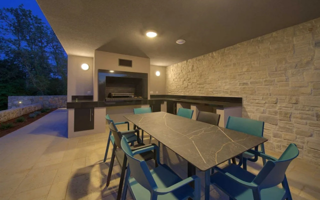 Villa Astrum With Heated Pool Jacuzzi and Sauna