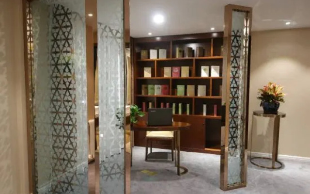 Airport Hotel