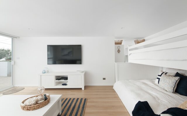 Arabella - Stylish Seaside Sanctuary With Views