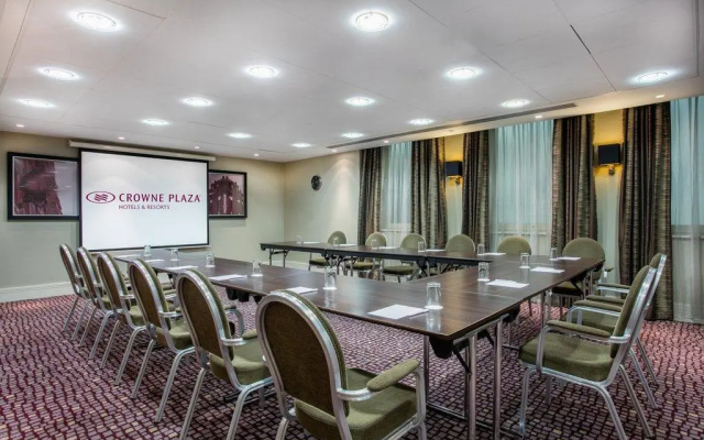 Crowne Plaza London Ealing by IHG