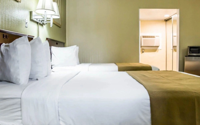 Quality Inn Airport - Cruise Port