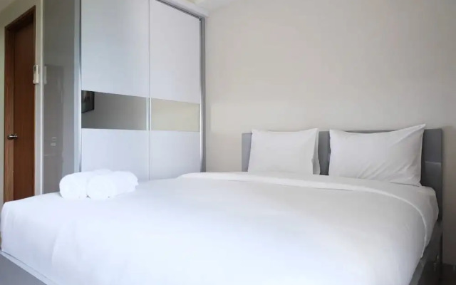 Comfy Studio Room @ Oasis Apartment By Travelio