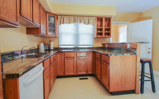 James Bay Inn Hotel & Suites