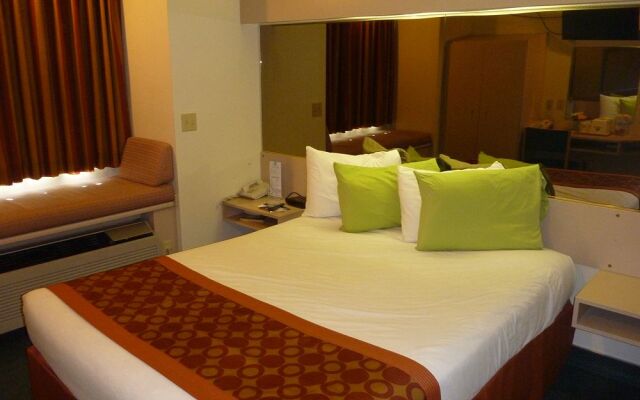 Rodeway Inn & Suites