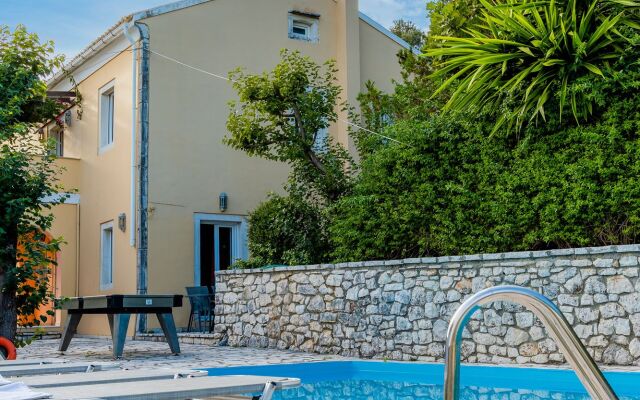 Loadstar Villas