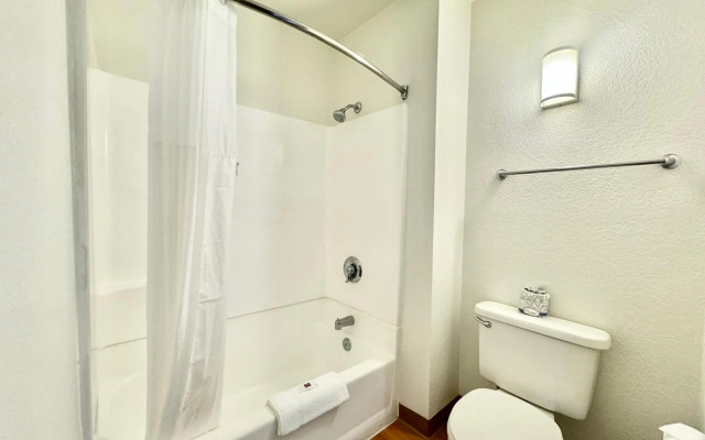 Motel 6 Bellflower, CA - Los Angeles