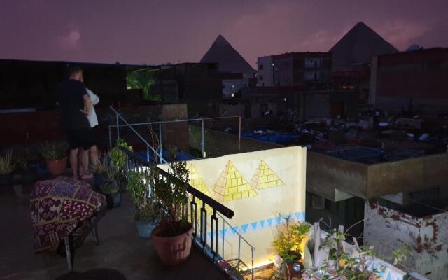 2 Jana Pyramids view inn