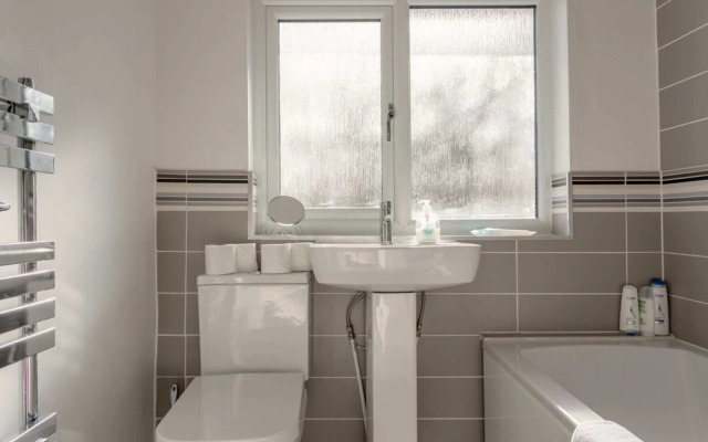 Modern 2 Bedroom Apartment in Morden