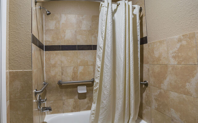 Scottish Inn & Suites Baytown