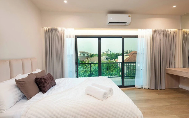 Stylish 5BR Poolhouse & Theater 2mins to BTS