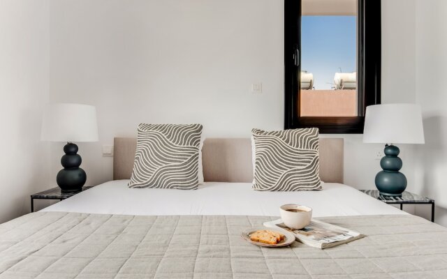 Sanders Only - Lovely 1-bdr Apt With two Balconies