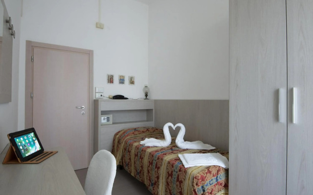 Hotel Carillon