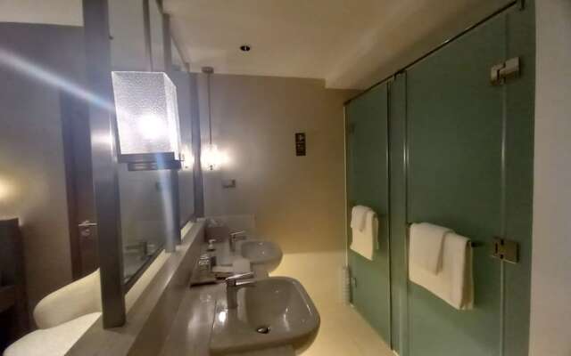 Capital O 950 Acqua Novotel Tower