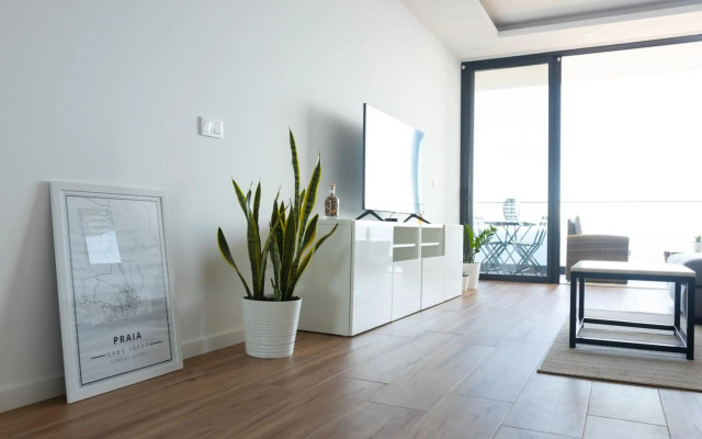 3 bdr aprt, stunning seaview, rooftop pool - LCGR