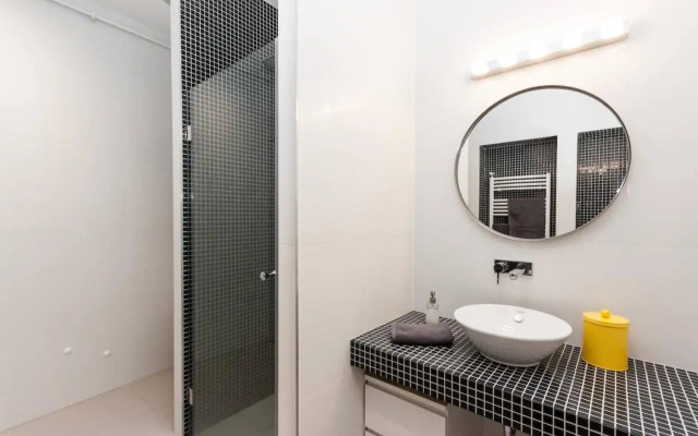 BpR Sophisticated Astoria Suite with Balcony